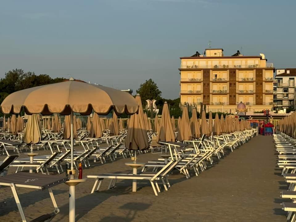 Hotel Buenos Aires Cervia Exterior photo